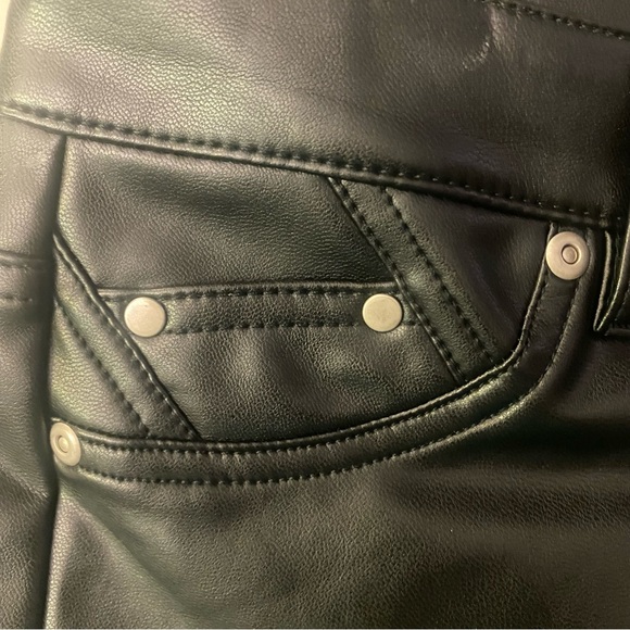 7 For All Mankind Black Leather Look Pants GUC M - Picture 5 of 7